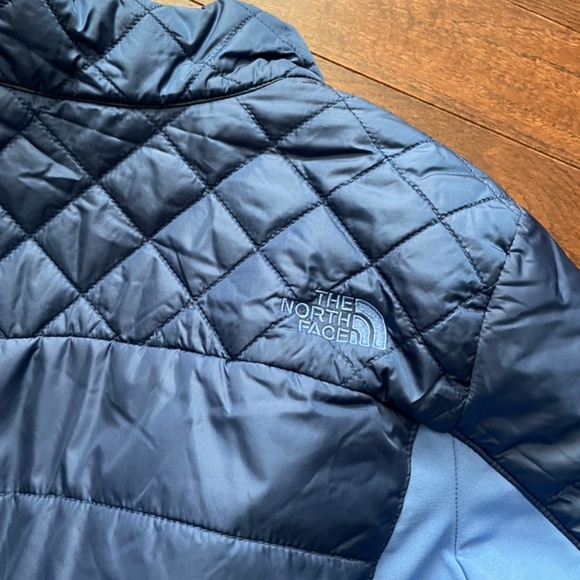 The North Face Puffer - Picture 7 of 7